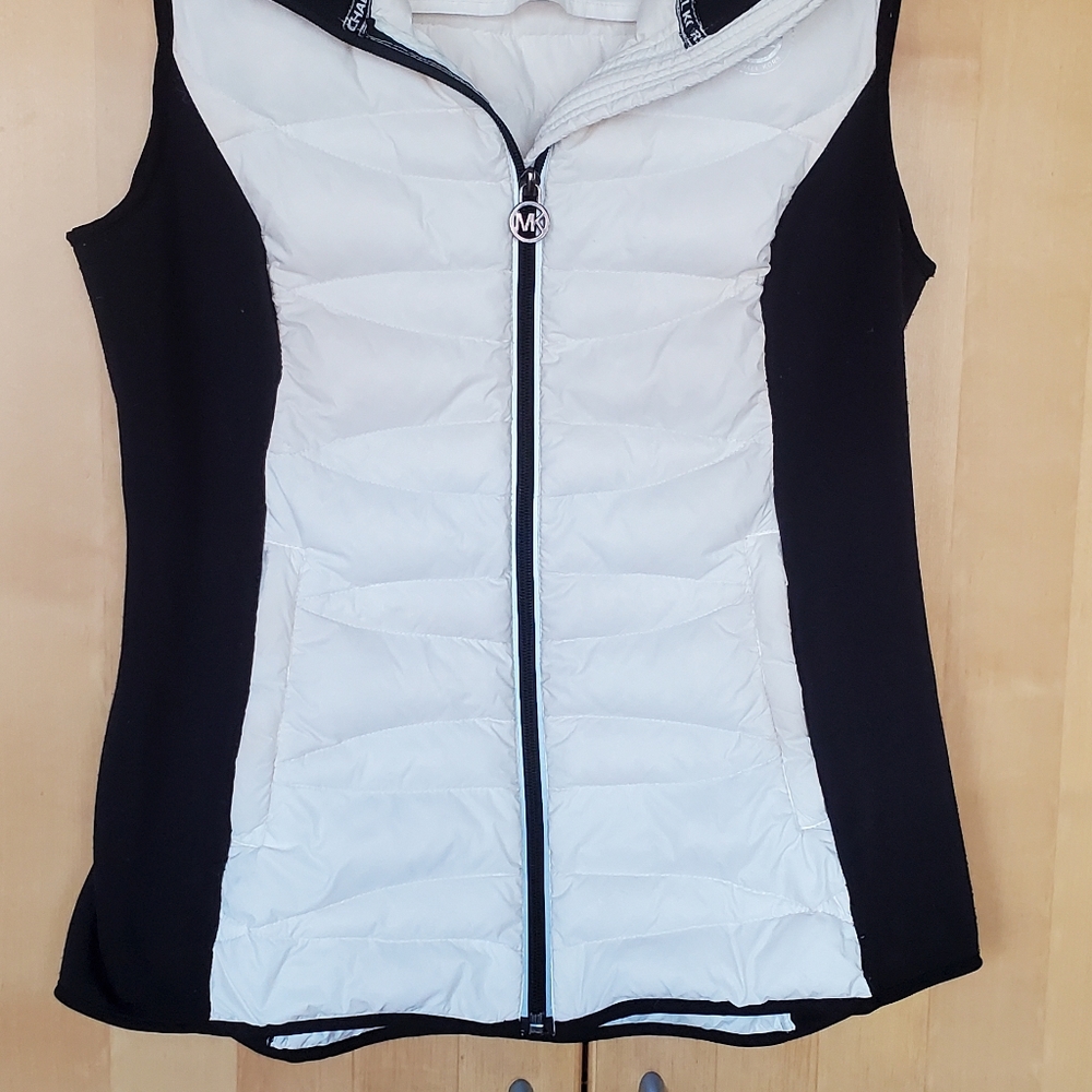 Mickael Kors Lightweight Foldable Down Vest